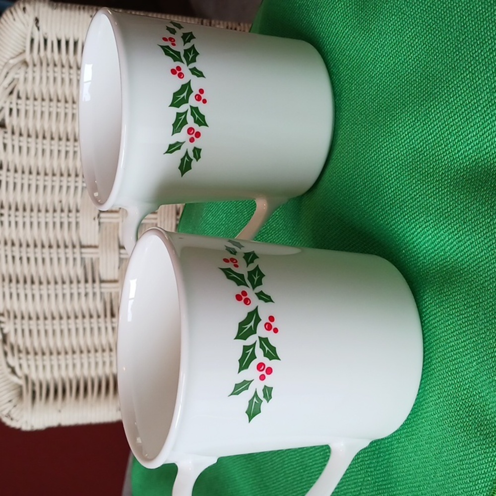 Corning~ Winter Holly pattern coffee mugs-2